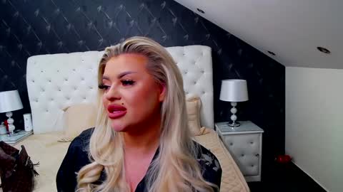 Snapshot of emmamavis chatting on February 5, 7:18 am Emma Mavis online show from February 5, 7:18 am