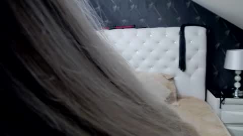 Snapshot of emmamavis chatting on November 3, 5:42 am Emma Mavis online show from November 3, 5:42 am