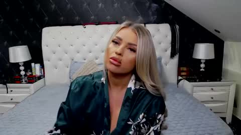 Emma Mavis online show from May 4, 5:58 am