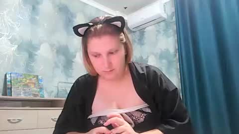 Snapshot of emmamelody944534 chatting on September 20, 2:01 am emmamelody online show from September 20, 2:01 am