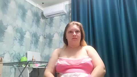 Snapshot of emmamelody944534 chatting on September 24, 10:13 pm emmamelody online show from September 24, 10:13 pm