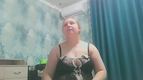 Snapshot of emmamelody944534 chatting on September 28, 10:15 pm emmamelody online show from September 28, 10:15 pm