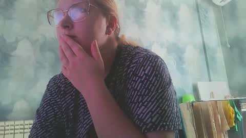 Snapshot of emmamelody944534 chatting on September 30, 9:47 am emmamelody online show from September 30, 9:47 am