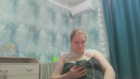 Snapshot of emmamelody944534 chatting on October 8, 5:32 pm emmamelody online show from October 8, 5:32 pm