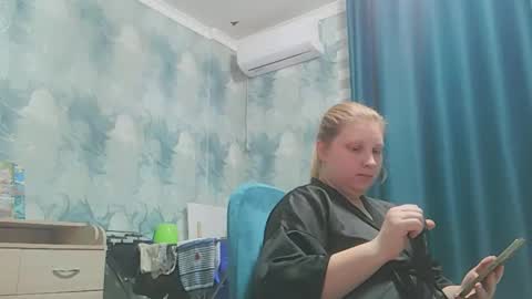 Snapshot of emmamelody944534 chatting on October 10, 7:02 pm emmamelody online show from October 10, 7:02 pm