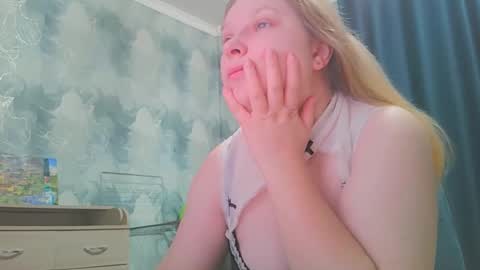 Snapshot of emmamelody944534 chatting on October 20, 10:49 am emmamelody online show from October 20, 10:49 am