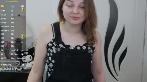 Snapshot of emmamoore12 chatting on May 27, 4:26 pm Emma online show from May 27, 4:26 pm