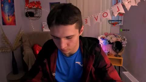 Snapshot of emmanuel_shine chatting on February 11, 9:03 am Emmi online show from February 11, 9:03 am