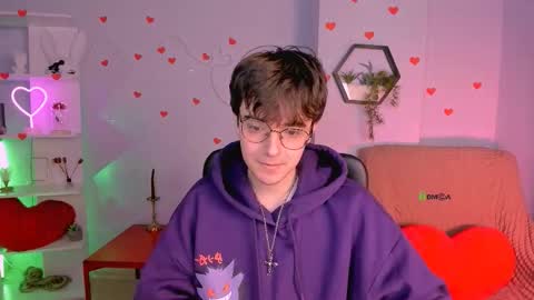 Snapshot of emmanuel_shine chatting on February 13, 6:53 am Emmi online show from February 13, 6:53 am