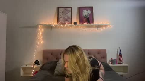 emmaonlyx1 online show from July 30, 3:05 am