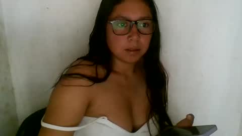 emmaortiz348067670331 online show from May 12, 7:44 pm