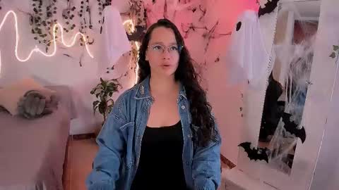 Emma Torres online show from October 22, 3:45 pm