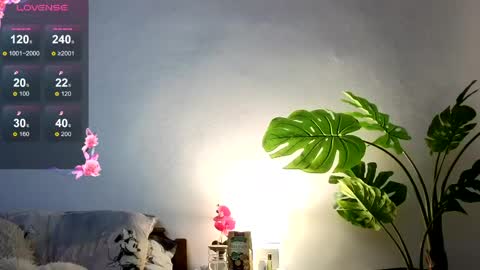 Snapshot of emmavayne chatting on June 6, 7:07 pm Emma online show from June 6, 7:07 pm