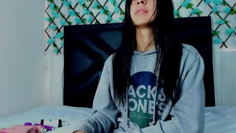  Emma  online show from January 5, 2:52 pm