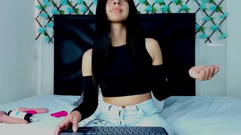  Emma  online show from January 19, 4:04 pm