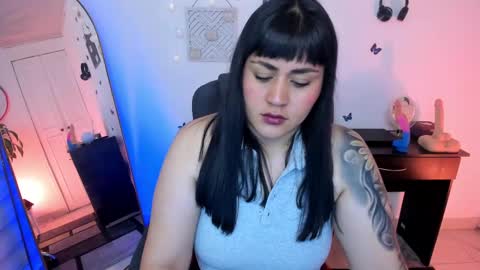 Snapshot of emmax_x chatting on January 23, 11:26 am EMMA online show from January 23, 11:26 am