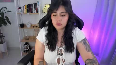 Snapshot of emmax_x chatting on November 18, 10:31 am EMMA online show from November 18, 10:31 am