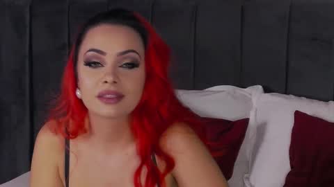 Snapshot of emmelyn_ chatting on November 18, 5:45 am Emm online show from November 18, 5:45 am