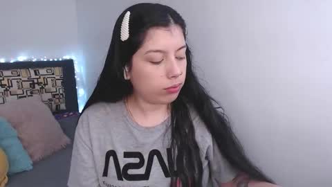 Snapshot of emmi_0 chatting on October 25, 11:29 am Emily Independent model online show from October 25, 11:29 am