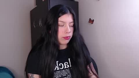 Snapshot of emmi_0 chatting on November 14, 12:42 am Emily Independent model online show from November 14, 12:42 am