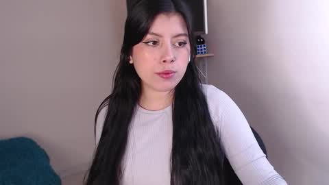 Snapshot of emmi_0 chatting on November 21, 6:34 am Emily Independent model online show from November 21, 6:34 am