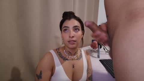 Snapshot of emmi_11 chatting on January 8, 12:24 am emmi_11 online show from January 8, 12:24 am