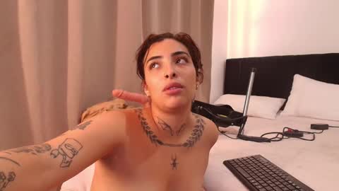 Snapshot of emmi_11 chatting on February 14, 12:35 pm emmi_11 online show from February 14, 12:35 pm