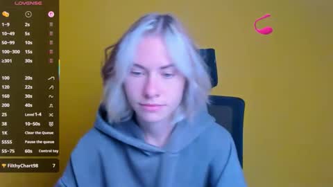 Snapshot of emmi_rossum chatting on September 12, 5:18 am Emmi online show from September 12, 5:18 am
