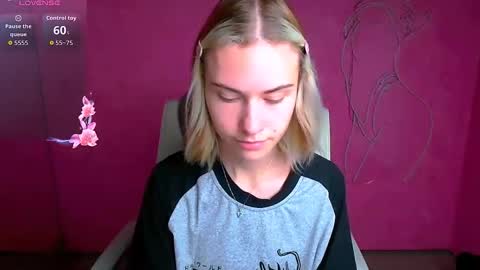 Snapshot of emmi_rossum chatting on October 6, 5:16 am Emmi online show from October 6, 5:16 am