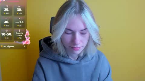 Snapshot of emmi_rossum chatting on October 14, 5:30 am Emmi online show from October 14, 5:30 am