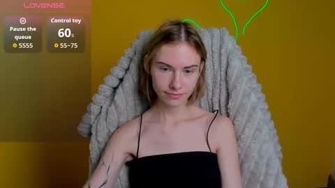 Snapshot of emmi_rossum chatting on December 16, 12:21 pm Emmi online show from December 16, 12:21 pm