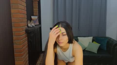 Mia online show from November 8, 8:07 pm