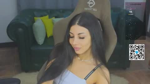 Mia online show from December 2, 7:20 pm