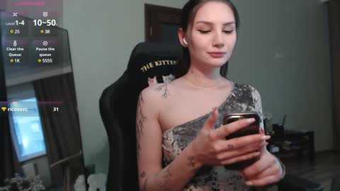 Snapshot of emmiclo chatting on January 26, 6:59 am Emily online show from January 26, 6:59 am