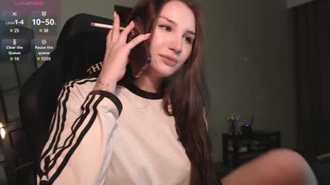 Snapshot of emmiclo chatting on January 28, 2:32 am Emily online show from January 28, 2:32 am