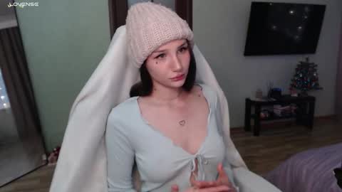 Snapshot of emmiclo chatting on December 15, 6:39 am Emily online show from December 15, 6:39 am