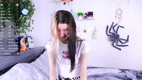 emmie_everly online show from December 16, 11:59 am