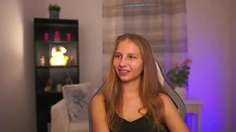 Emmie online show from February 4, 2:12 pm