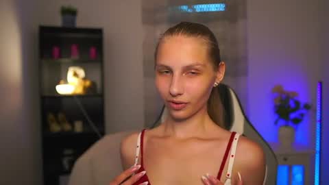 Snapshot of emmie_murray chatting on June 28, 2:12 pm Emmie online show from June 28, 2:12 pm