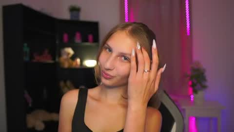 Snapshot of emmie_murray chatting on July 27, 1:18 pm Emmie online show from July 27, 1:18 pm