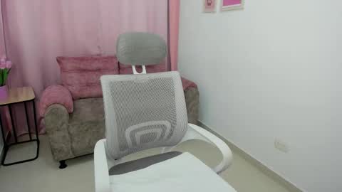 Emmi online show from October 21, 7:58 pm