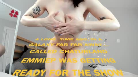 Snapshot of emmiep chatting on October 26, 4:24 pm emmiep online show from October 26, 4:24 pm