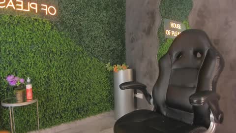 Emmiily online show from January 28, 2:00 am