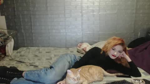 Emmily000 online show from December 2, 3:04 am