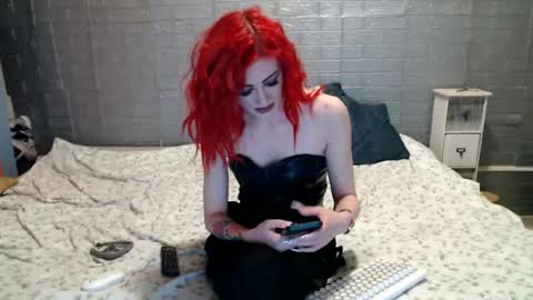 Emmily000 online show from May 3, 10:16 pm