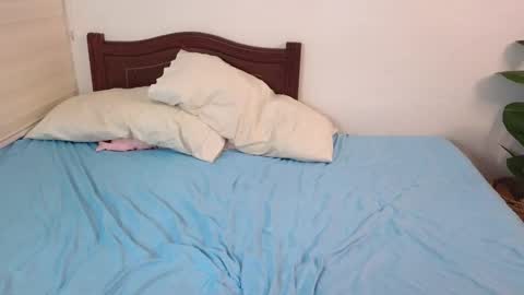 Snapshot of emmily2001 chatting on November 29, 7:44 am Emmily online show from November 29, 7:44 am