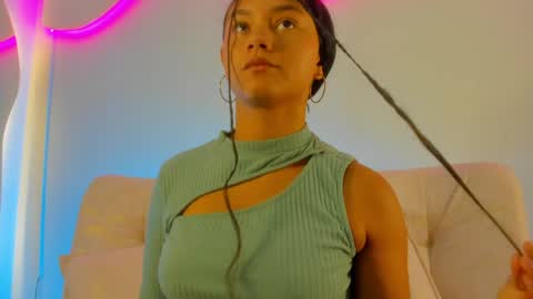 Snapshot of emmilybratz chatting on May 20, 2:01 pm EMMILY online show from May 20, 2:01 pm