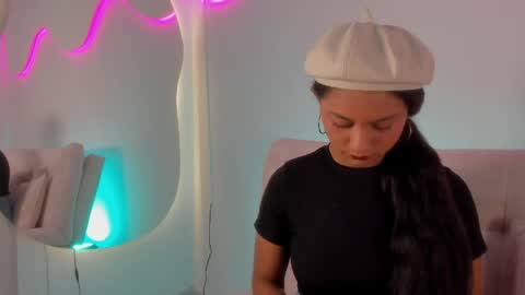 Snapshot of emmilybratz chatting on May 23, 10:19 am EMMILY online show from May 23, 10:19 am