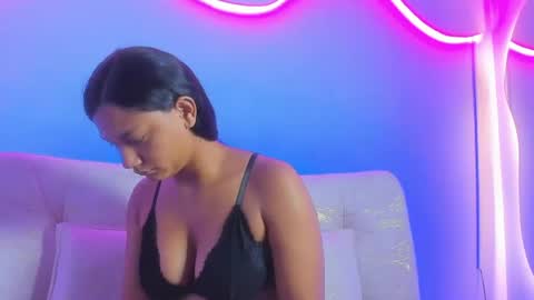 Snapshot of emmilybratz chatting on June 24, 1:32 pm EMMILY online show from June 24, 1:32 pm