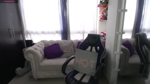 Emmily online show from January 6, 9:11 pm